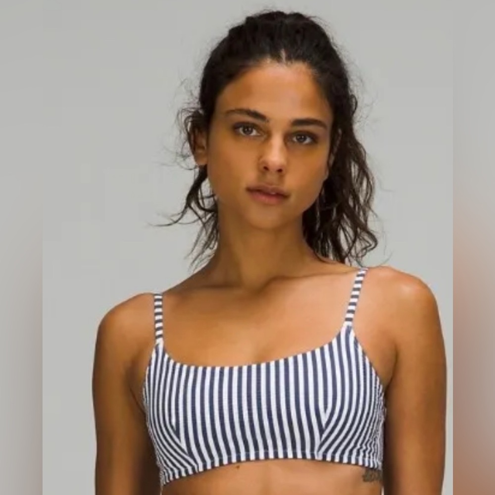 Lululemon Seersucker swim top size large NWT